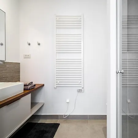 Sleeps 12 With Pool Air Con And Wifi Willa