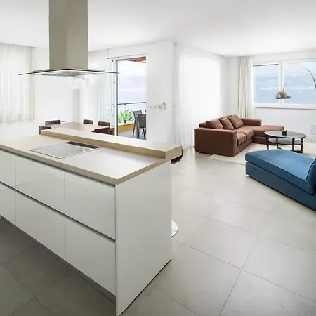 Sleeps 12 With Pool Air Con And Wifi *