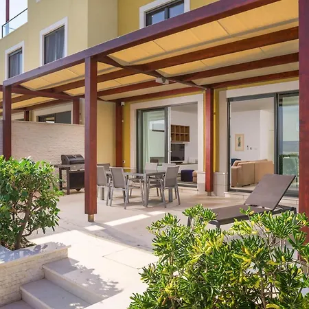 Sleeps 12 With Pool Air Con And Wifi * Slatine