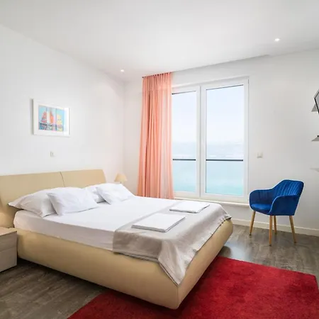 Sleeps 12 With Pool Air Con And Wifi Willa Slatine