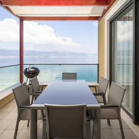Sleeps 12 With Pool Air Con And Wifi Slatine