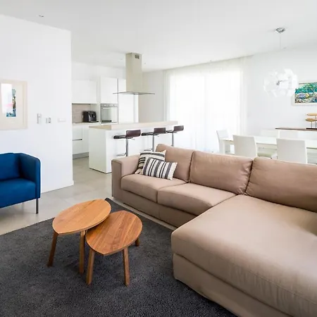 Sleeps 12 With Pool Air Con And Wifi *