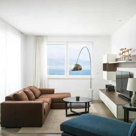 Sleeps 12 With Pool Air Con And Wifi * Slatine